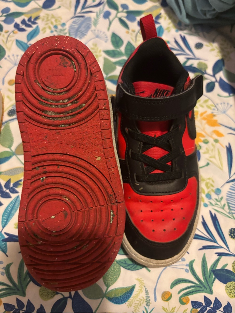 Nike Kids Red and Black Hook-and-Loop Low-Top Sneakers